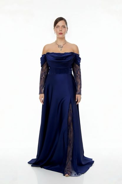 فستان سهرة بمقاسات كبيرة من الساتان الأزرق الداكن بتصميم الكورسيه